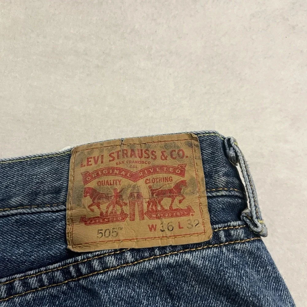 Levis 505 Jeans Men's 36x32 Blue Denim Regular Fit Straight Leg Logo Medium Wash